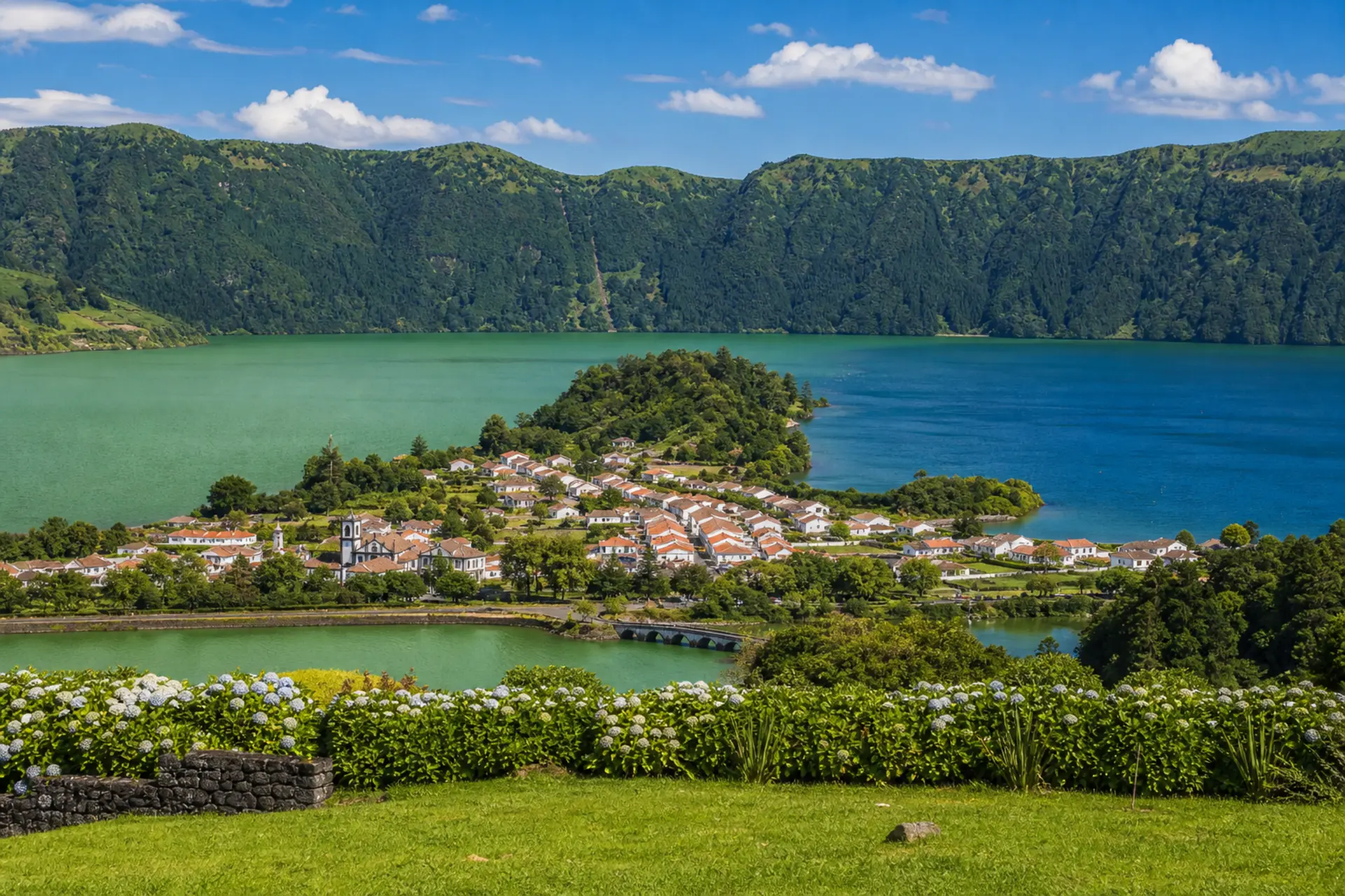 Sete Cidades - dvojité jezero v kaldery