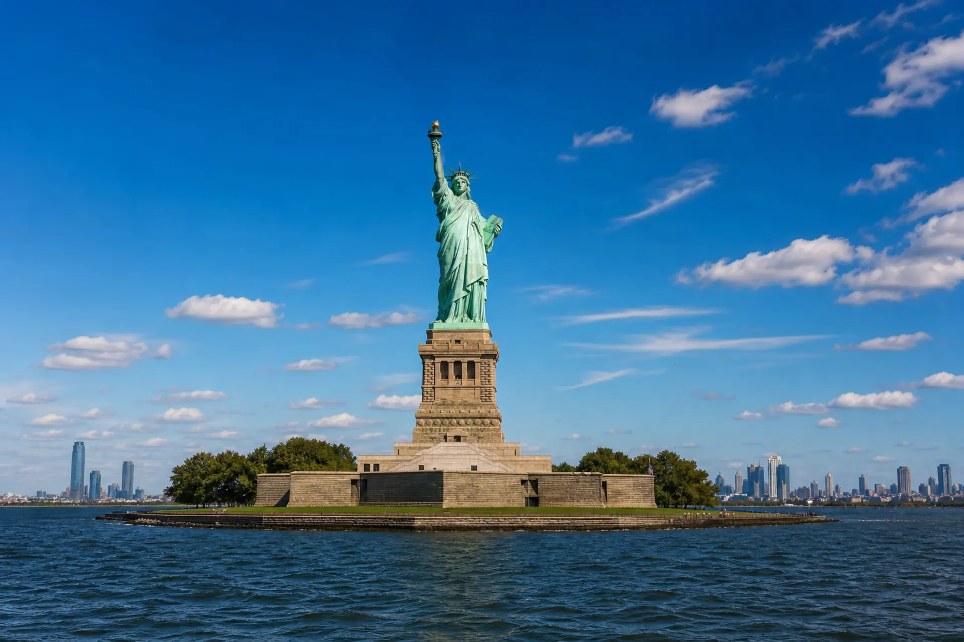 Socha Svobody a Ellis Island