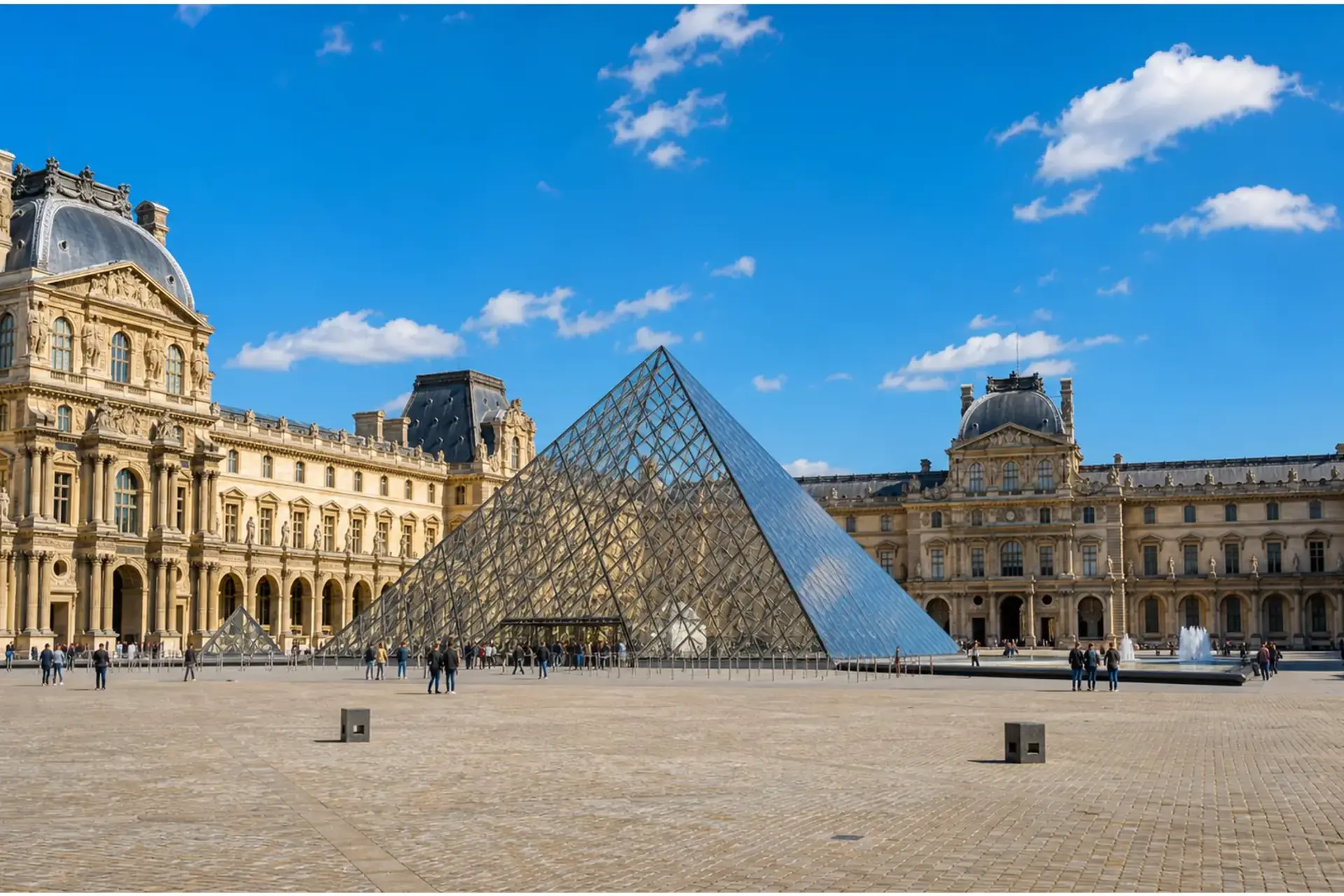 Louvre a skleněná pyramida
