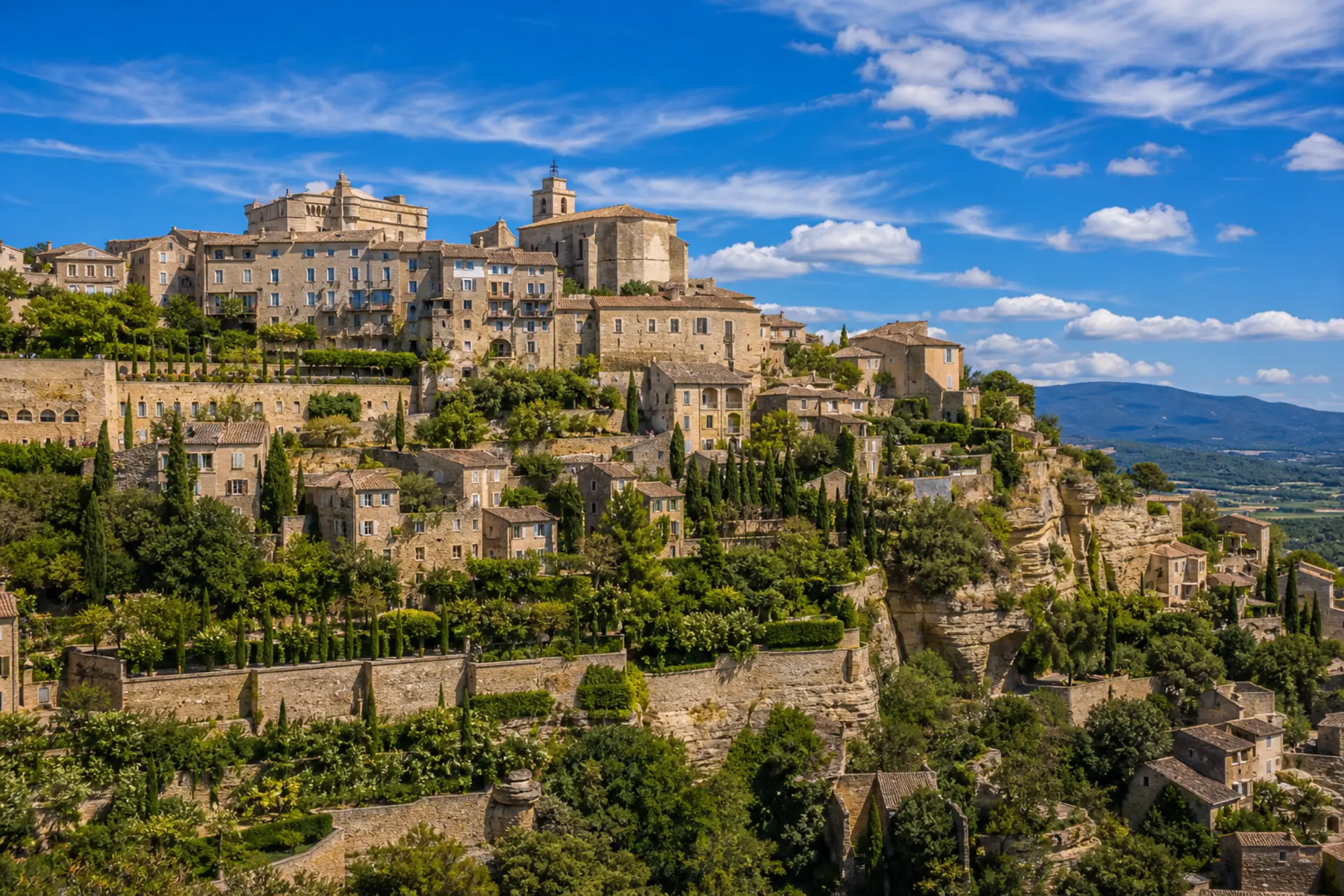 Gordes a Roussillon v Lubéronu