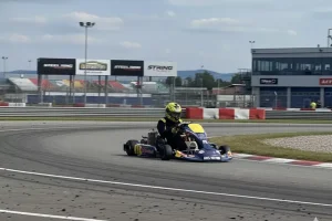 Adrenalinová jízda na okruzích a letištích v motokáře Rotax 125 MAX - foto 01