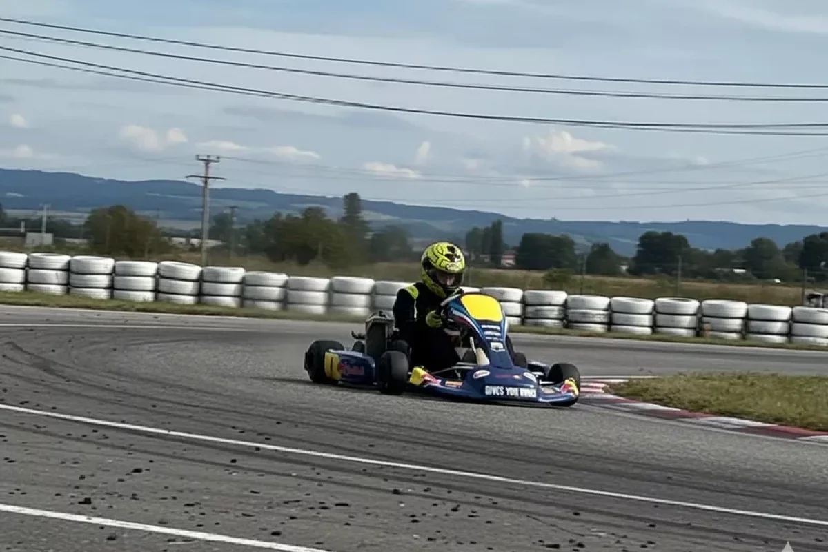 Adrenalinová jízda na okruzích a letištích v motokáře Rotax 125 MAX - foto 09