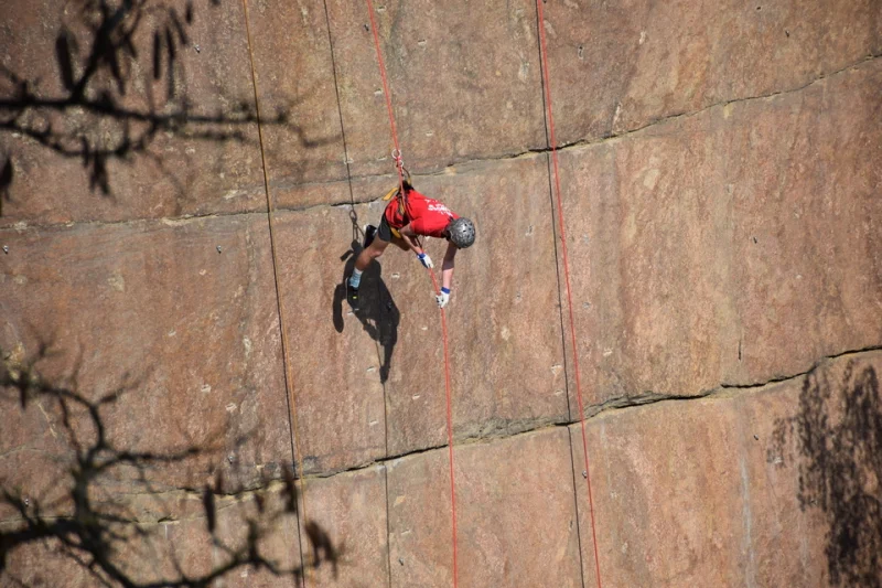 Adrenalinový rope jumping ze starého lomu nedaleko Prahy - foto 03