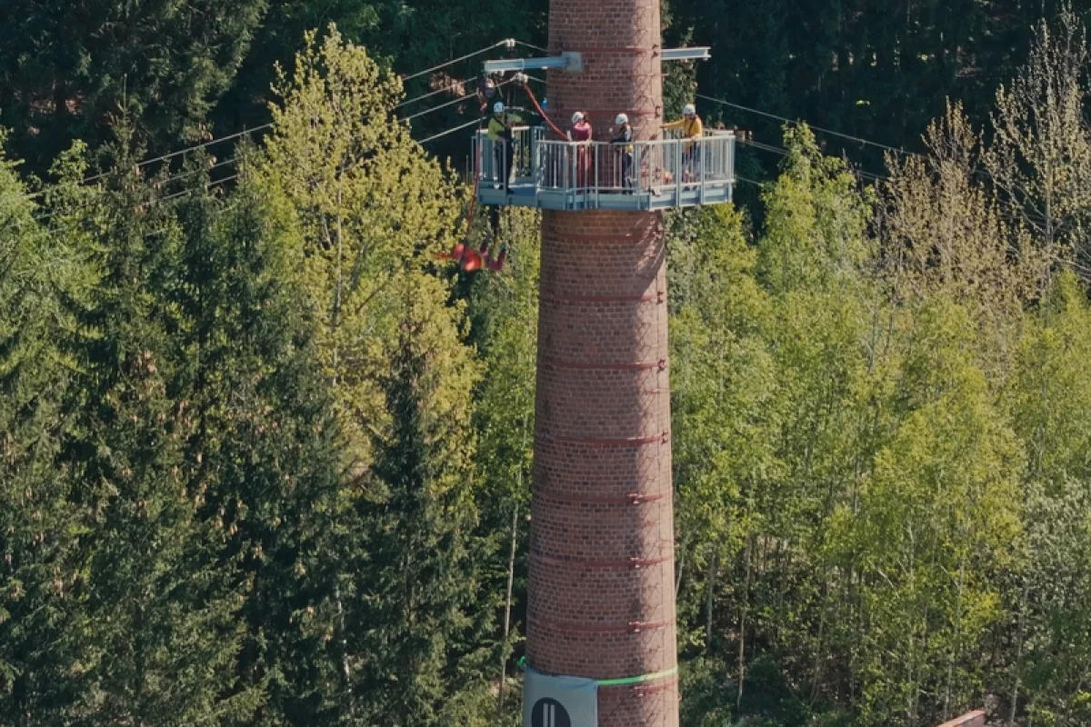 Adrenalinový seskok z komína - foto 04
