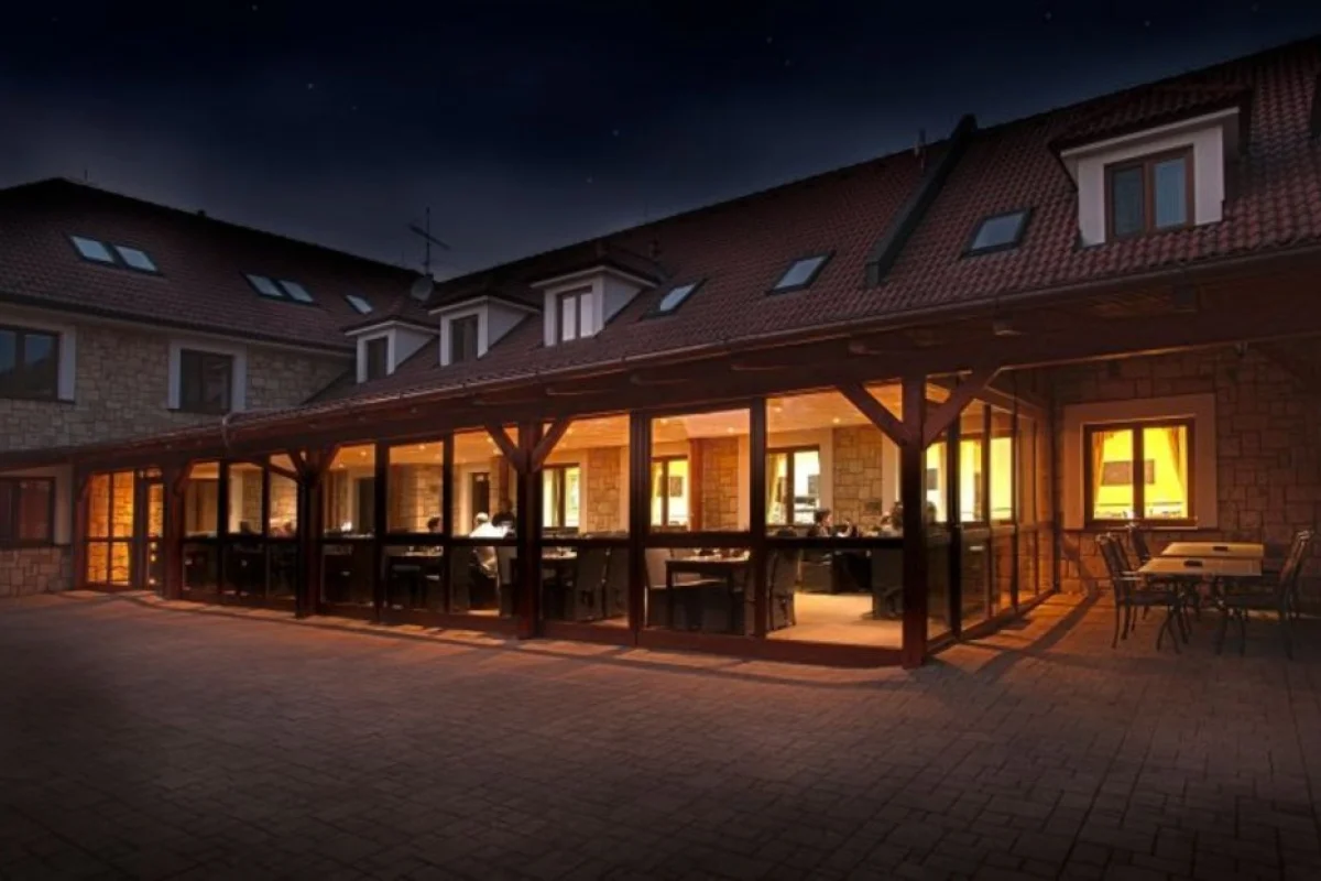 All inclusive pobyt s neomezenou konzumací nápojů a moderním wellness pro dva v hotelu LIONS - foto 02