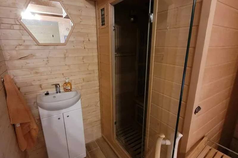 Apiterapie: Včelí terapie v sauně, masáž a relaxace na úlech - foto 04