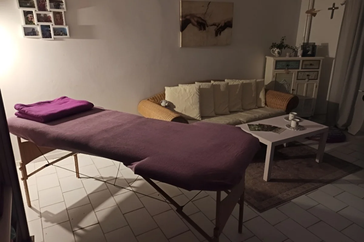 Aromaterapeutická masáž celého těla pro ženy + občerstvení - foto 04