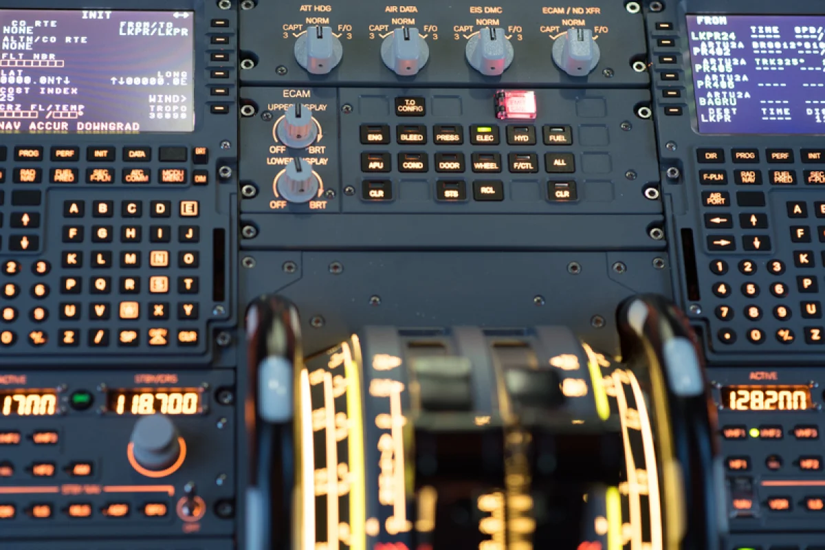 Autentický simulátor letu v Aibusu A320: Praha - foto 07