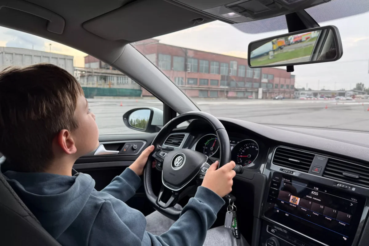 Autoškola pro děti od 5 let: Osobák + Tatra - foto 05