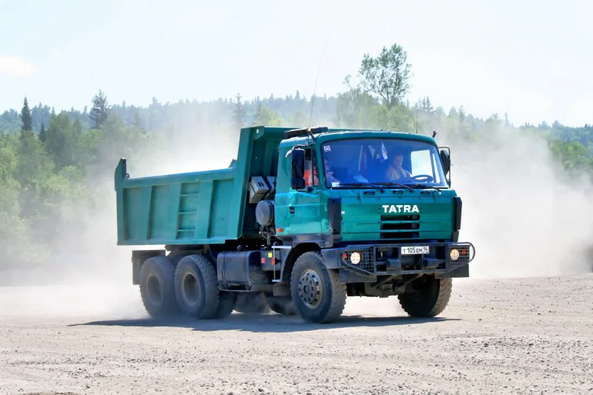 Bagr vs. Tatra 815 - foto 05