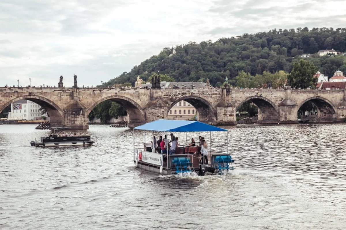 Beerboat: Pivní projížďka šlapadlem na Vltavě - foto 04