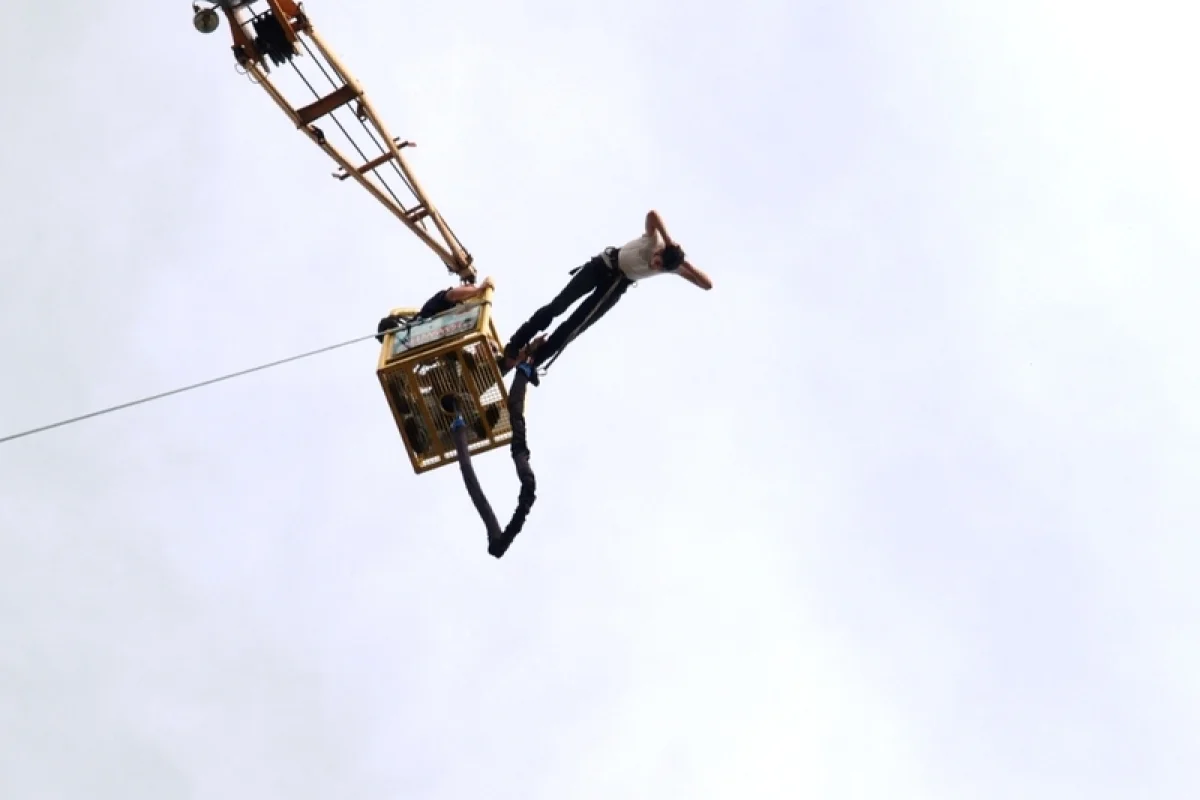 Bungee jumping až 110 metrů z jeřábu - foto 03