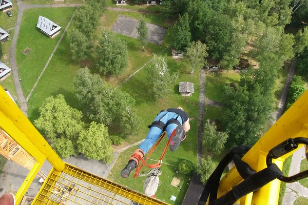 Bungee jumping z jeřábu ve dvou - foto 05
