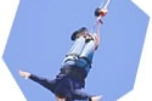 Bungee jumping z mostu - foto 01