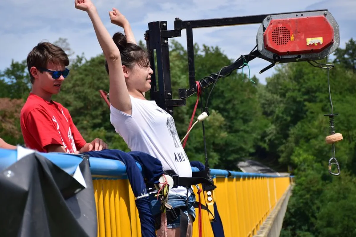 Bungee jumping z mostu - foto 04
