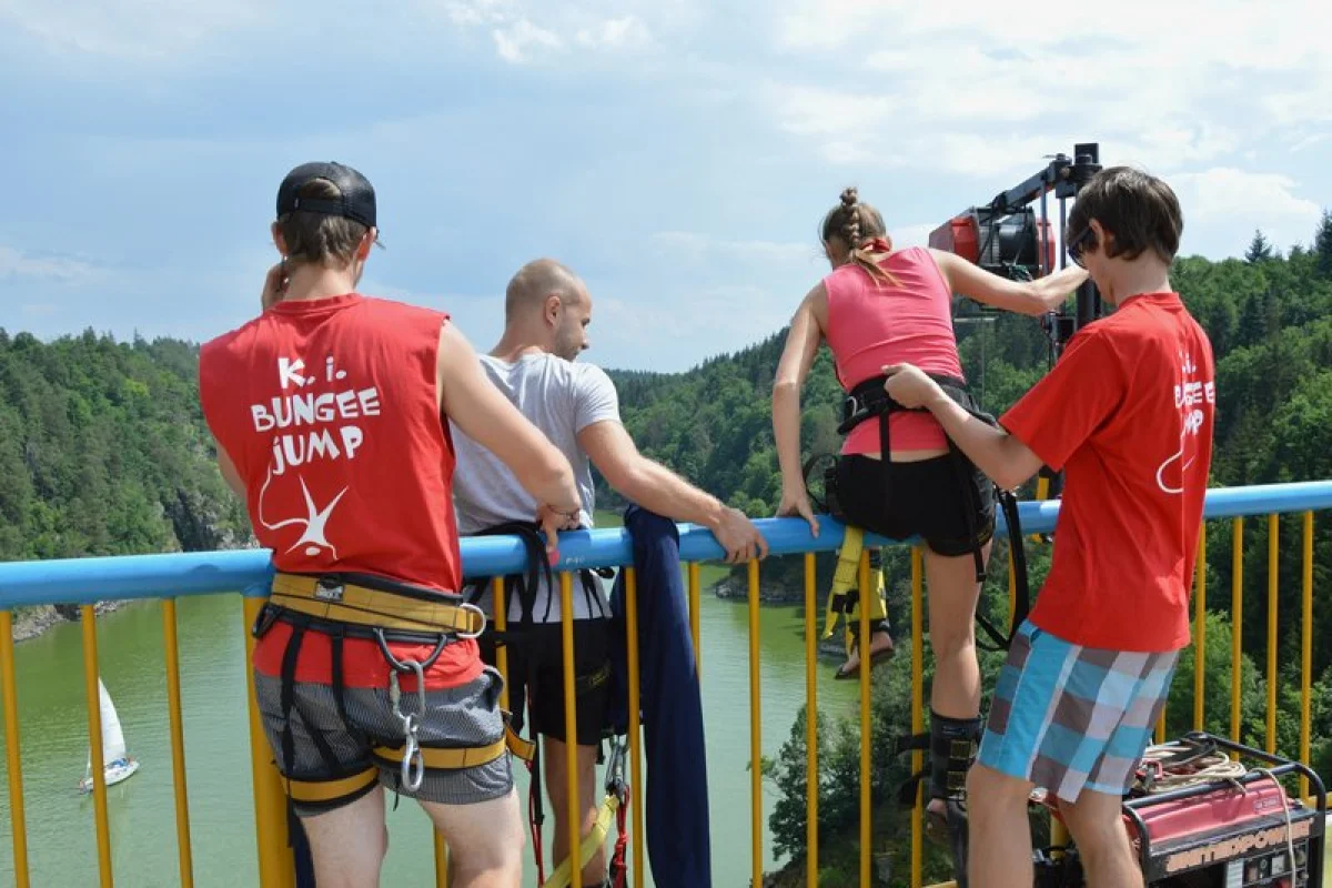 Bungee jumping z mostu ve dvou - foto 04
