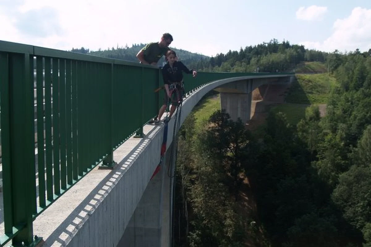 Bungee skok do houpačky - foto 05