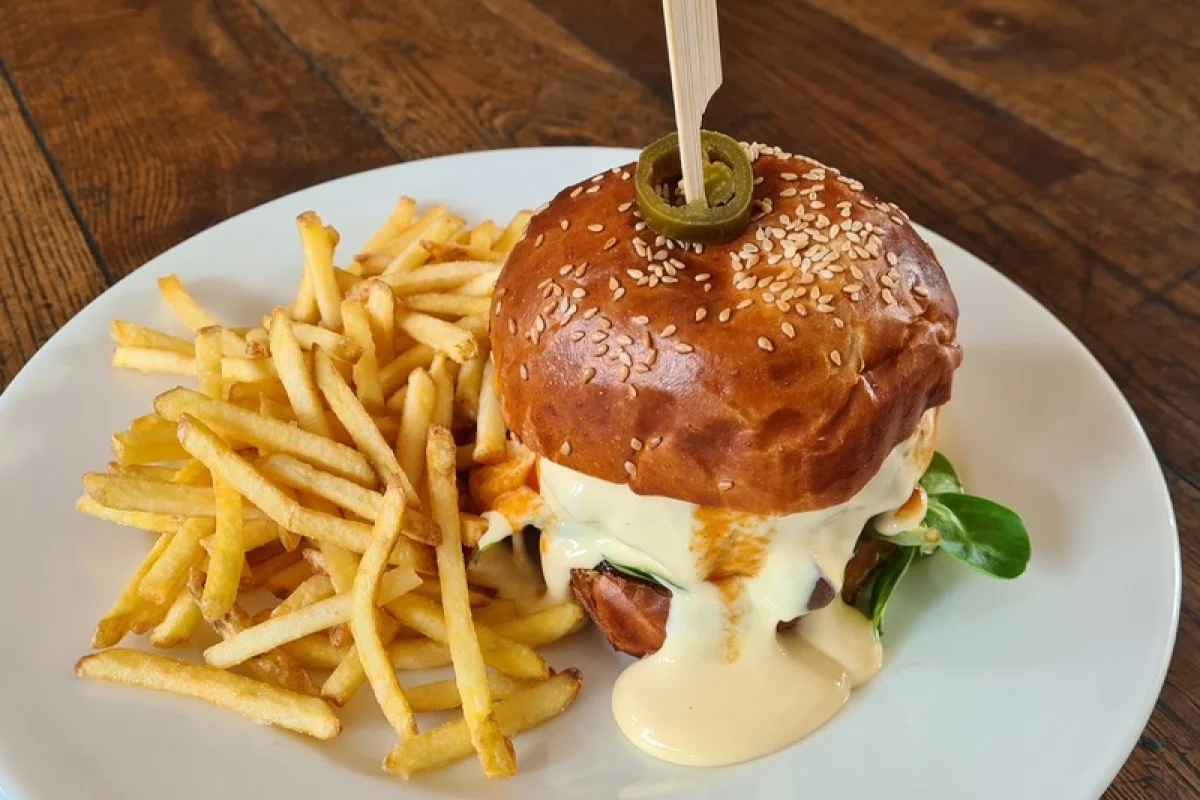 Burger menu s ochutnávkou piv na Lodi Pivovar, Praha - foto 10