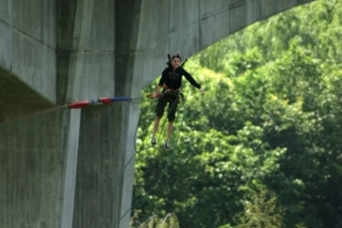 Chomutov: Bungee jumping na Kienově houpačce - foto 05