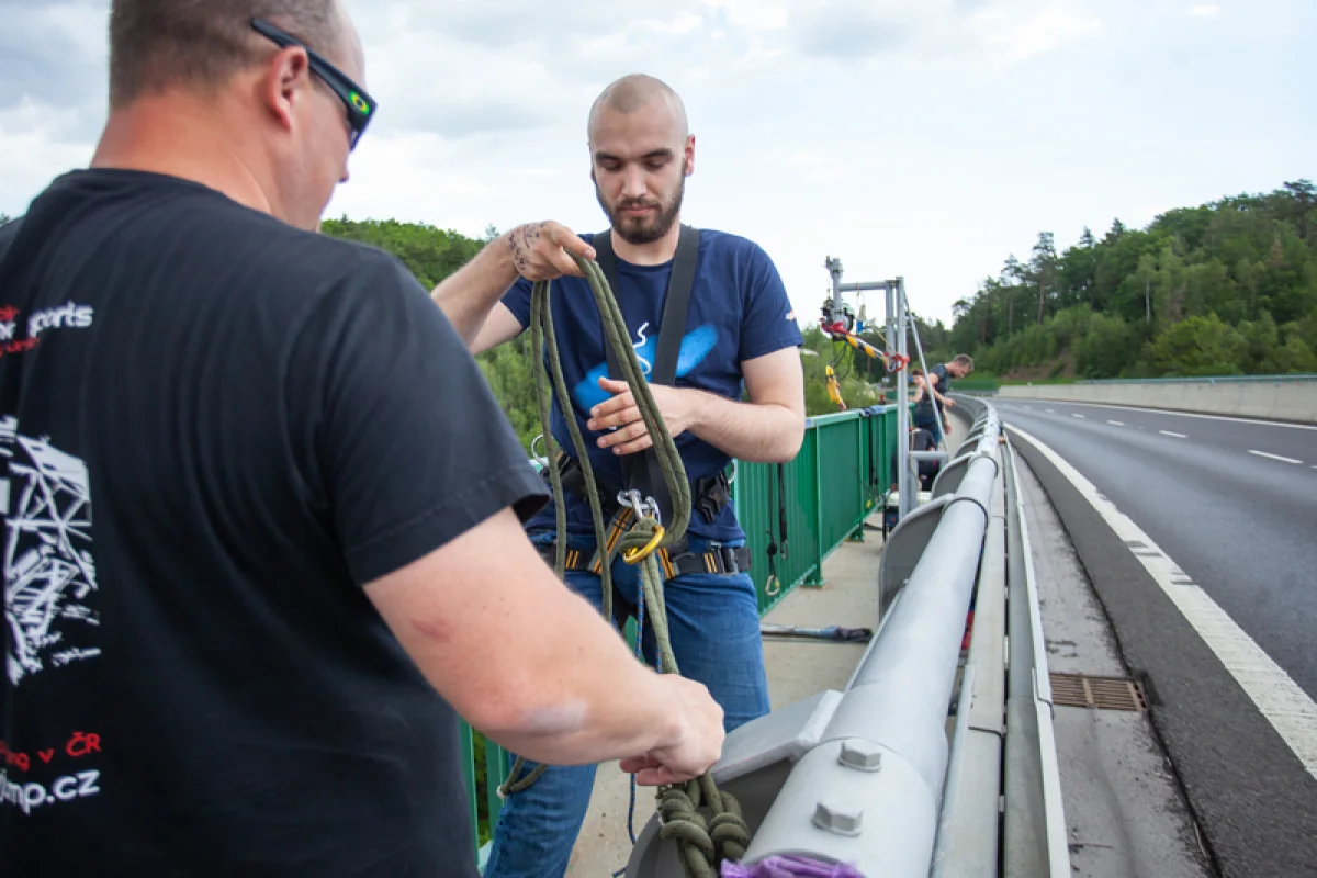 Chomutov: Bungee jumping na Kienově houpačce - foto 06