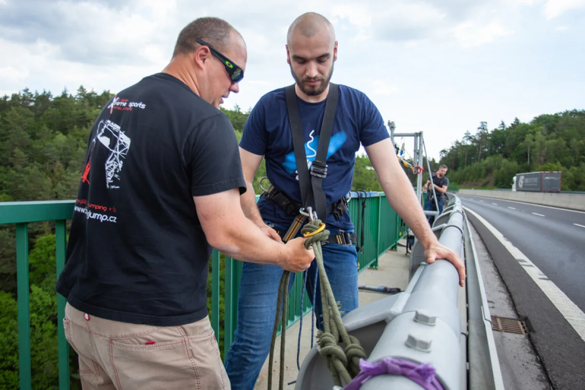 Chomutov: Bungee jumping na Kienově houpačce - foto 08