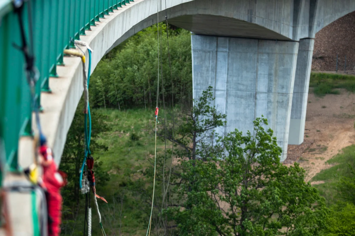 Chomutov: Bungee jumping na Kienově houpačce - foto 09