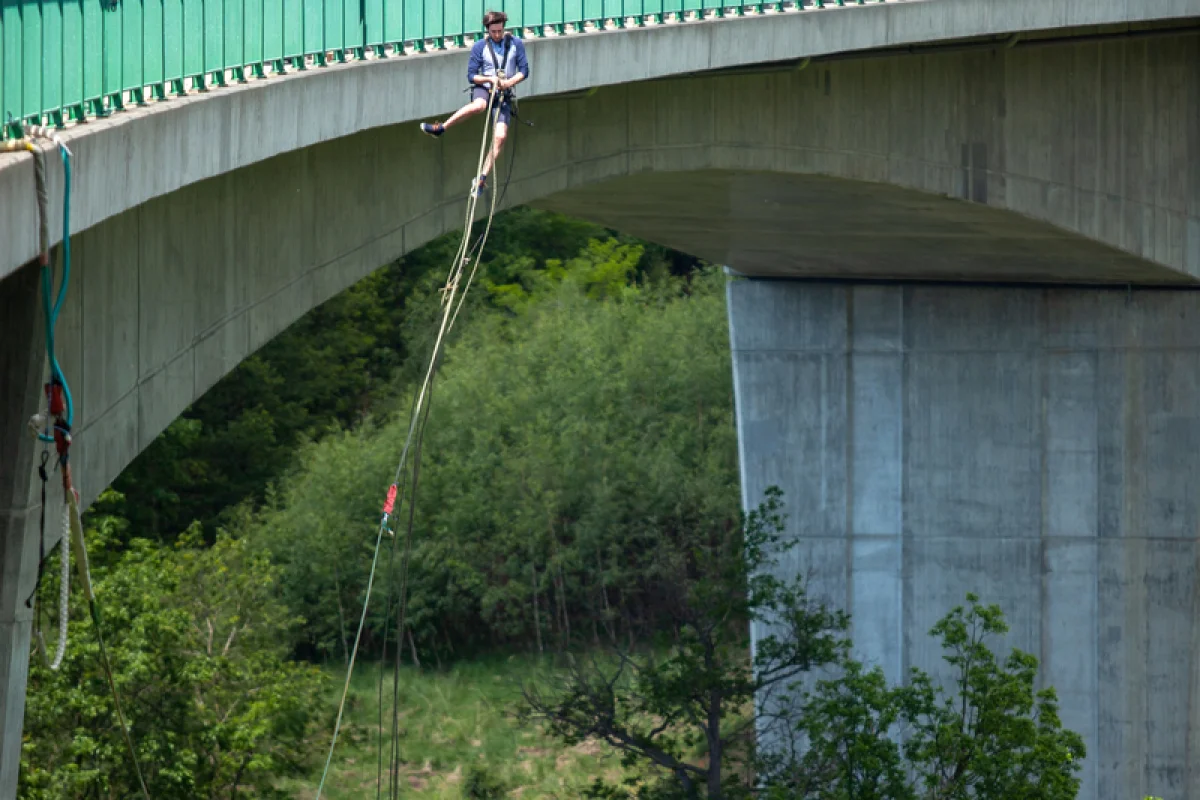 Chomutov: Bungee jumping na Kienově houpačce - foto 10