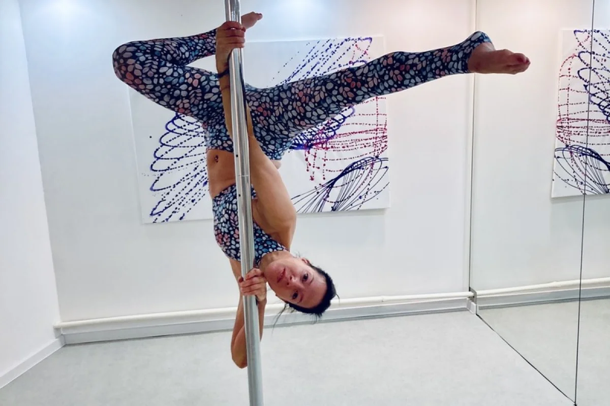 Chrudim: Workshop pole dance, tance na tyči - foto 03
