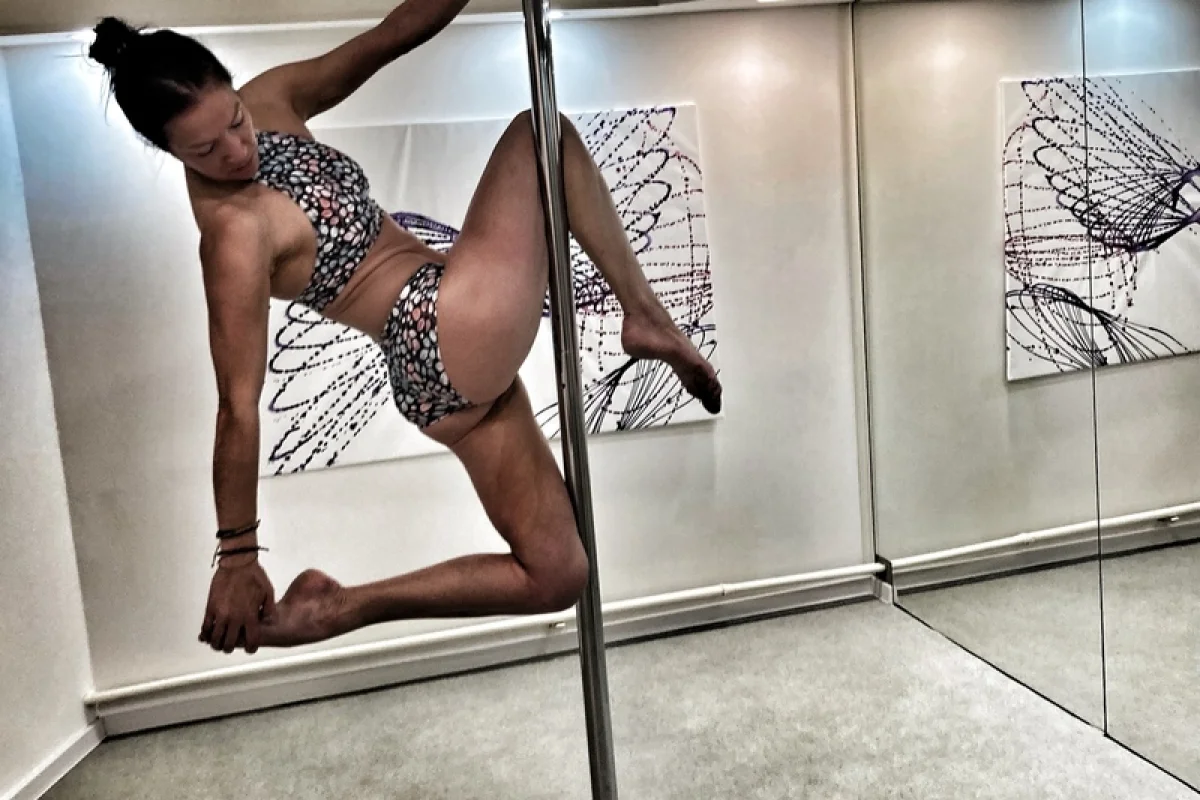 Chrudim: Workshop pole dance, tance na tyči - foto 05
