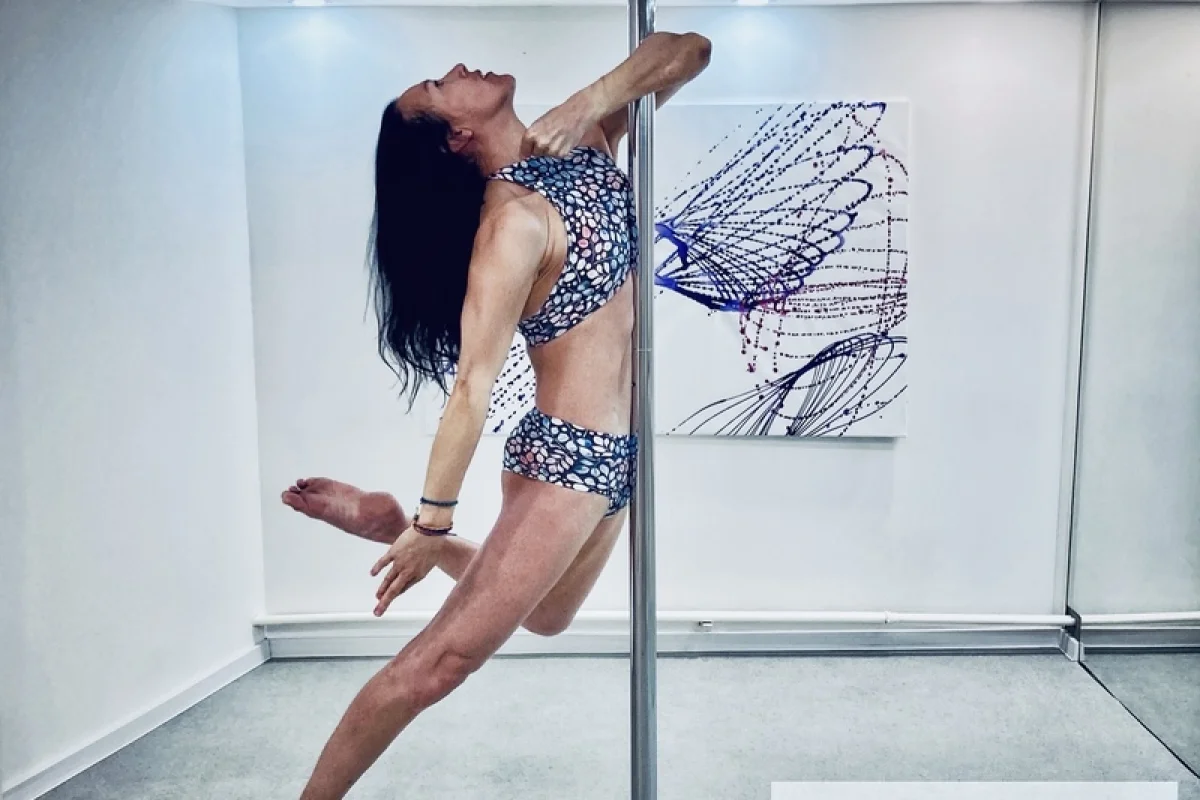 Chrudim: Workshop pole dance, tance na tyči - foto 06