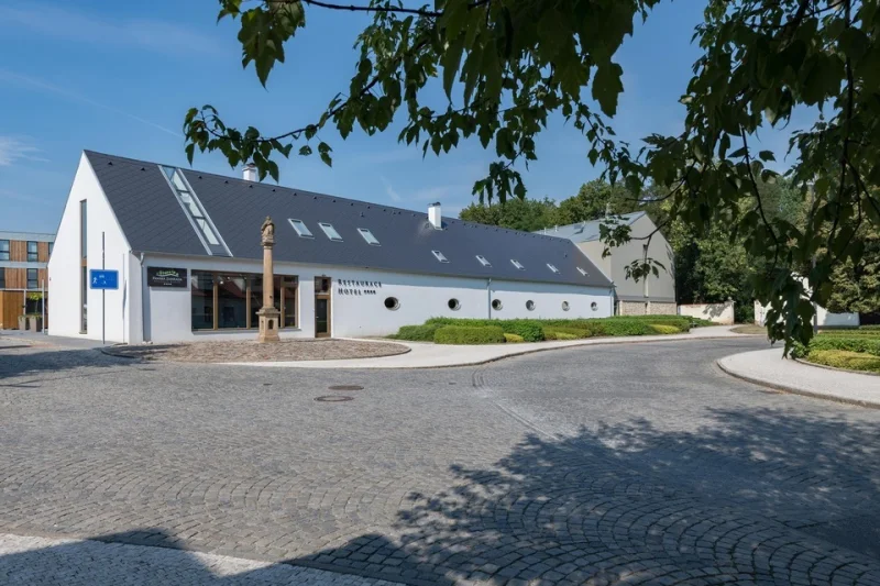 Čtyřchodové menu s možností vinného párování ve stylové, moderní restauraci Panská Zahrada - foto 02