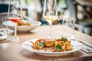 Čtyřchodové menu s vínem v srdci Mikulova - foto 01