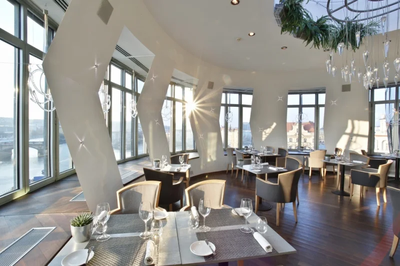 Čtyřchodové polední menu pro dva v Tančícím domě s krásným výhledem na Prahu - foto 03