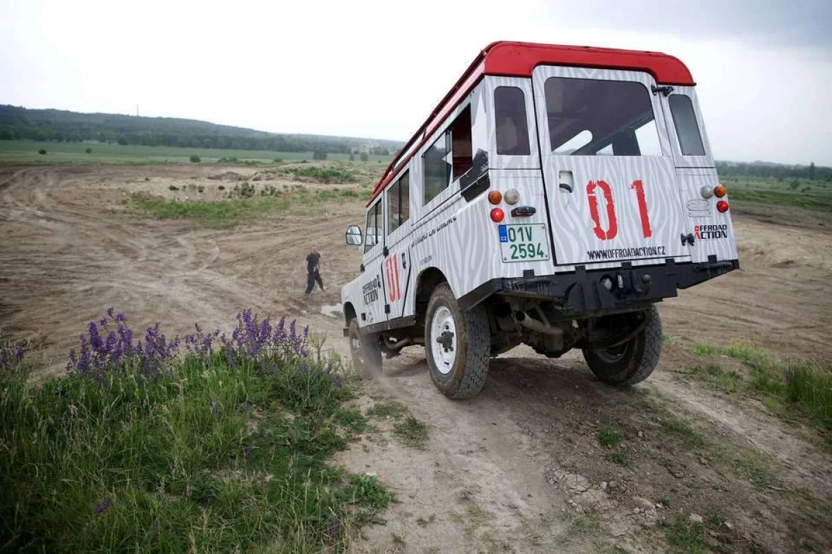Čtyřhodinový kurz off-roadového řízení Land Roveru - foto 04