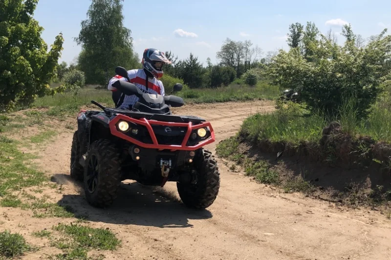 Čtyřkolky na speciálním terénním okruhu - foto 02