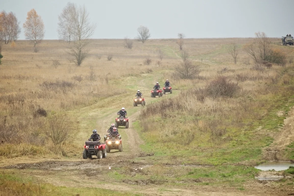 Čtyřkolky na speciálním terénním okruhu - foto 04