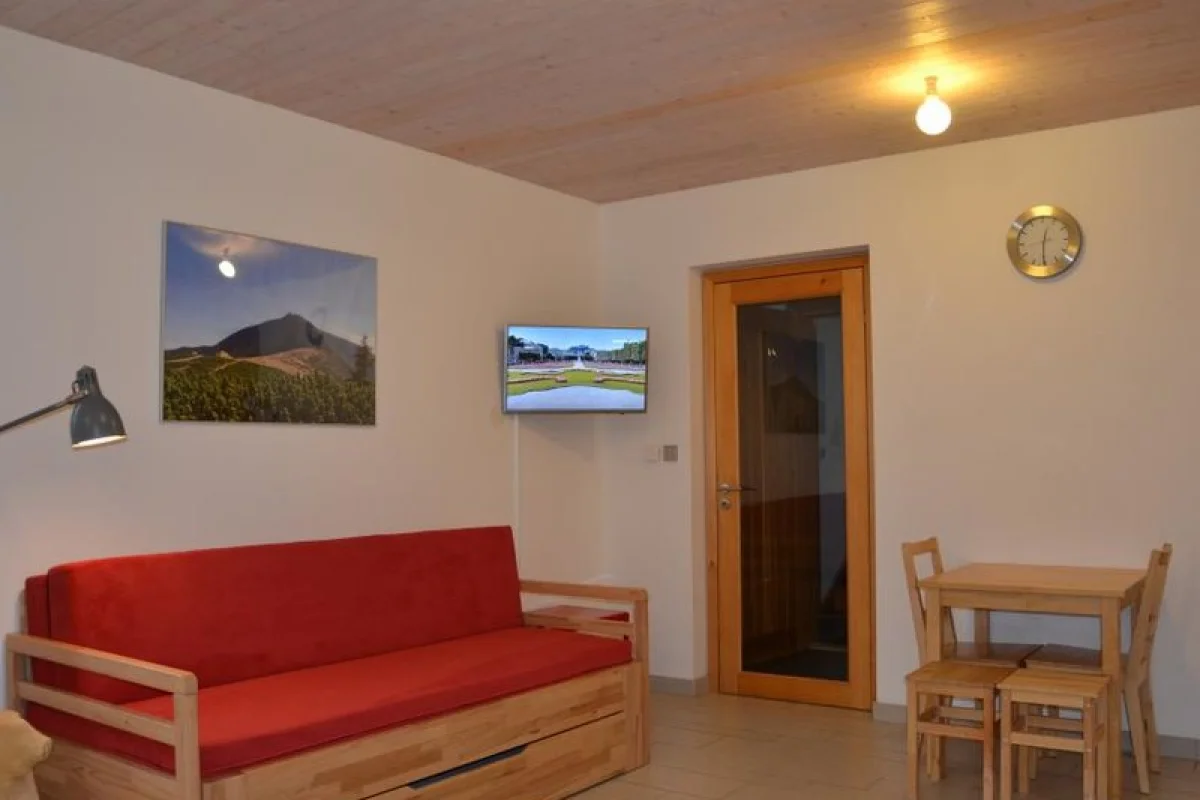 Čtyřpatrový hotel u lanovky na Sněžku - foto 03