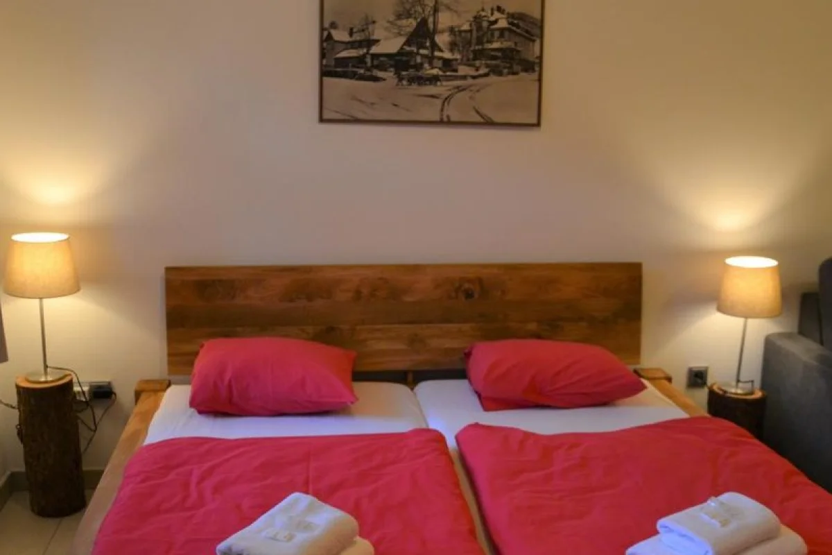 Čtyřpatrový hotel u lanovky na Sněžku - foto 05