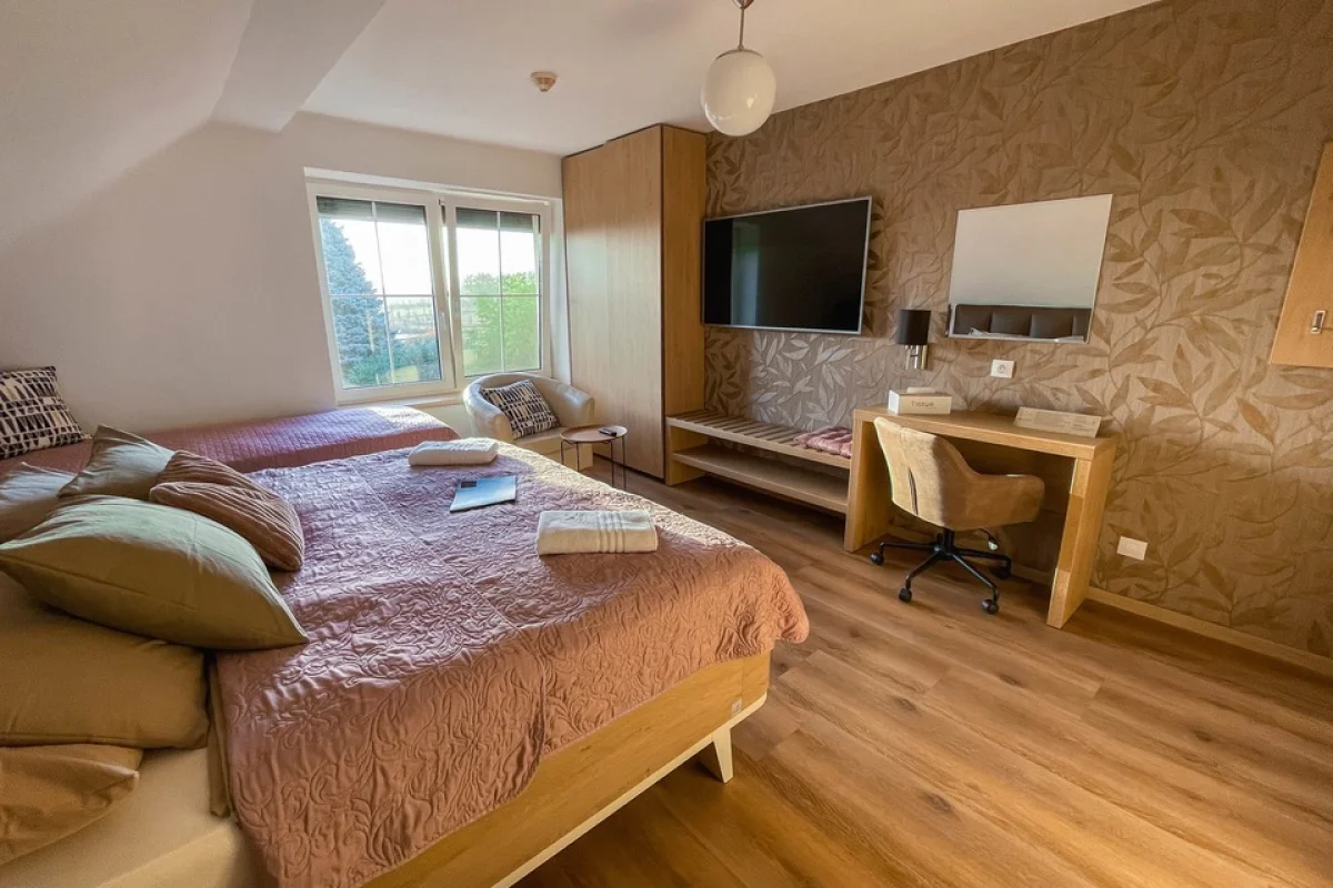 Dámský pobyt v náručí Podyjí na Hotelu U Hrádku**** s večeří a privátní vířivkou - foto 05