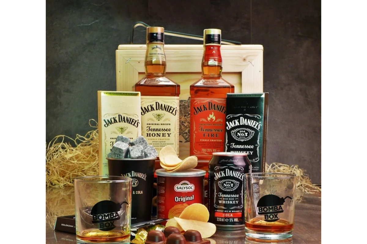 Dárková bedna s páčidlem pro muže Jack Daniel’s Honey & Fire Celá ČR - foto 01