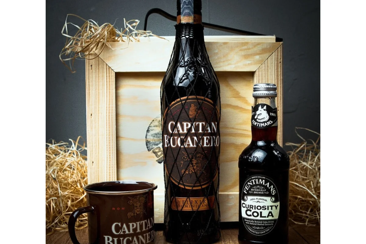 Dárková bedna s páčidlem pro muže s rumem Capitan Bucanero Elixir Dominicano 7y Celá ČR - foto 04