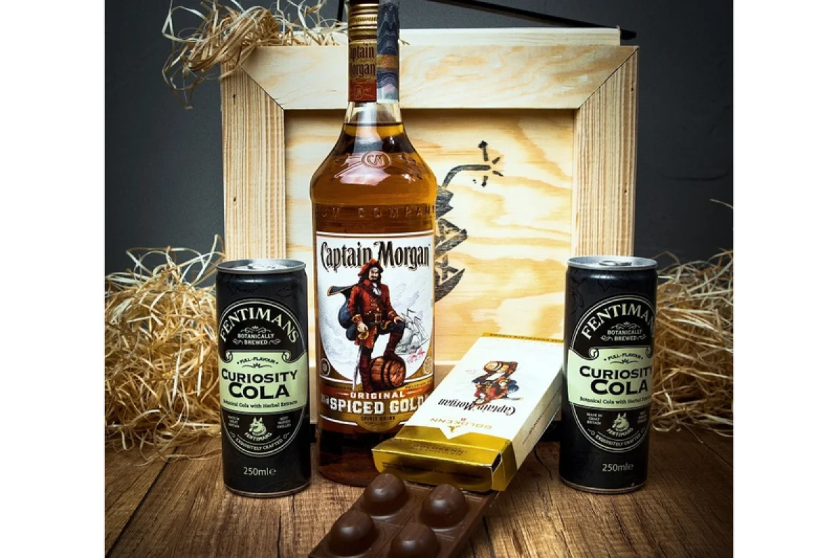 Dárková bedna s páčidlem pro muže s rumem Captain Morgan Original Spiced Gold Celá ČR - foto 04