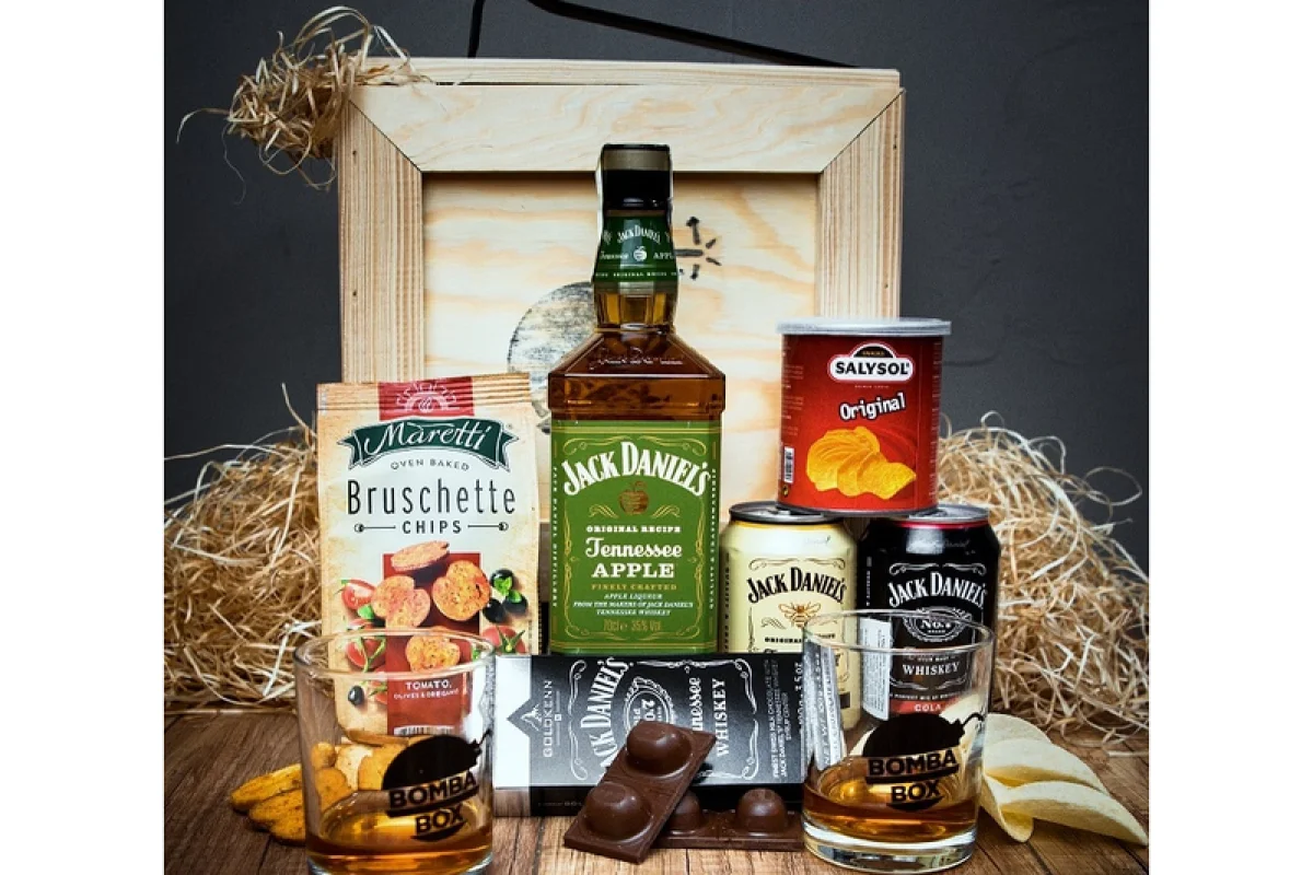 Dárková bedna s páčidlem pro muže s whiskey Jack Daniel’s Apple Celá ČR - foto 01
