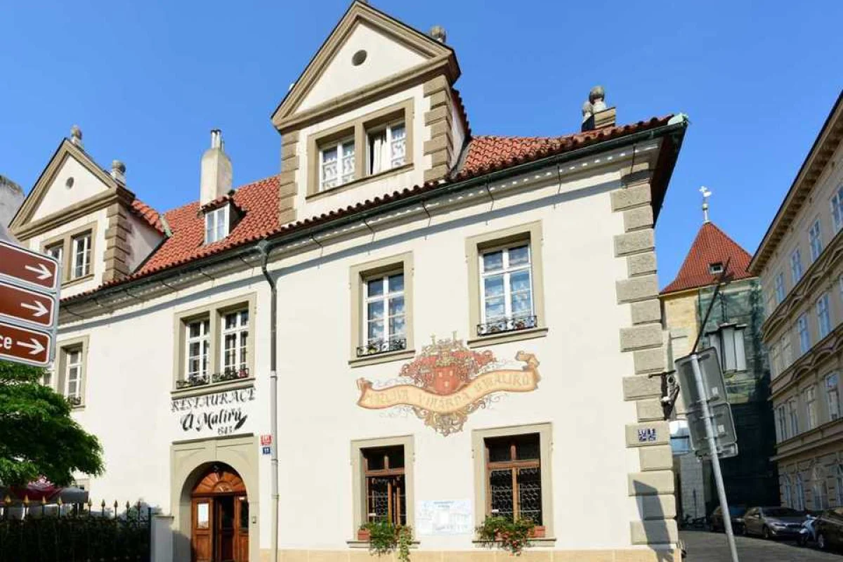 Degustační večeře s lahví vína v luxusní restauraci U Malířů 1543 na Malé Straně - foto 03