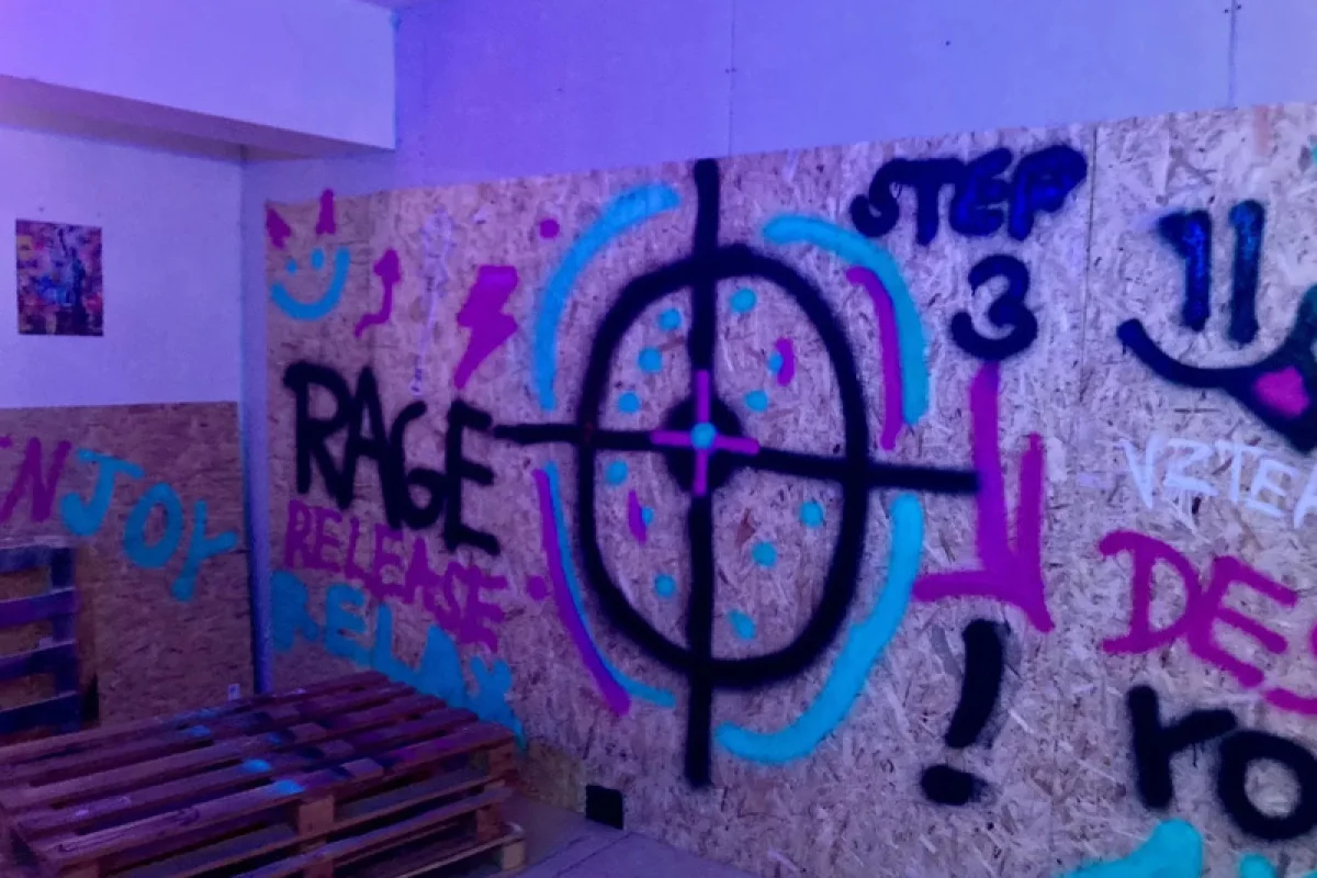 Destrukční terapie v rage roomu v Praze - foto 06