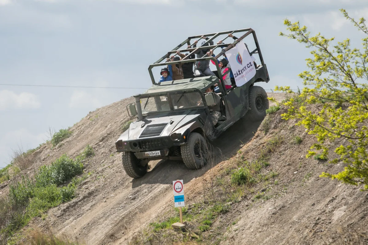Divoký Hummer 2 v 1 - foto 02
