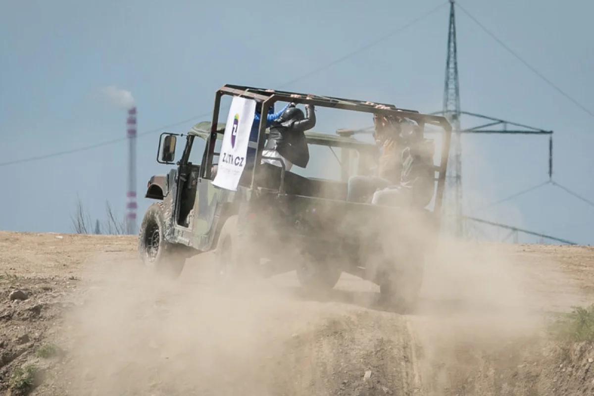 Divoký Hummer 2 v 1 - foto 03