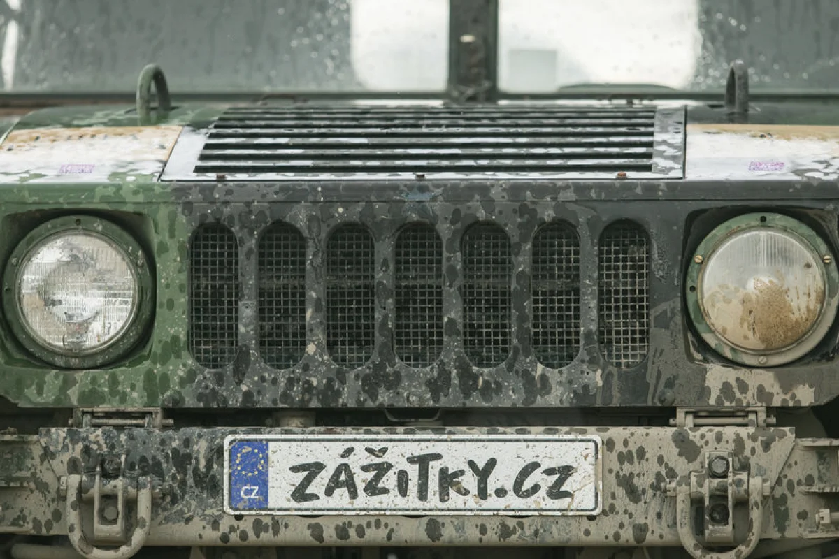 Divoký Hummer 2 v 1 - foto 04