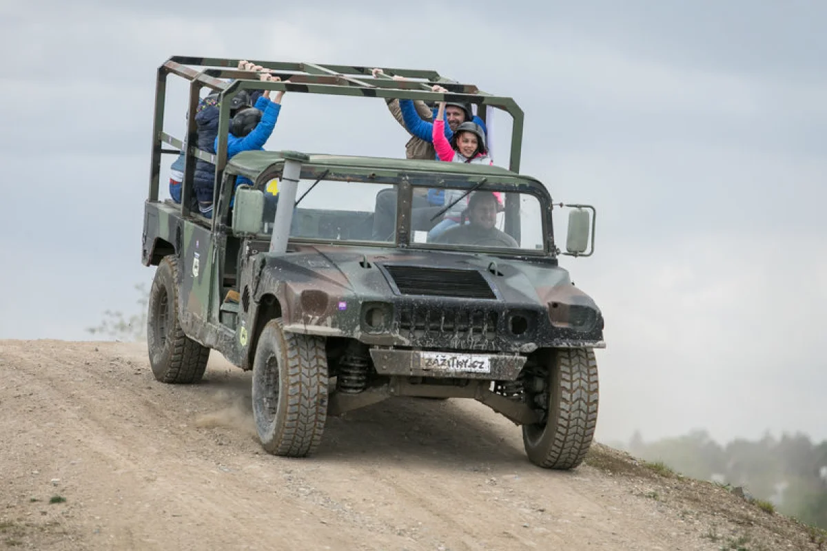Divoký Hummer 2 v 1 - foto 05