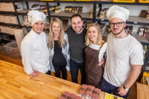 Domácí degustace čokolády s čokoládovnou Janek + krabice čokolád, pralinek a oříškového krému - foto 02